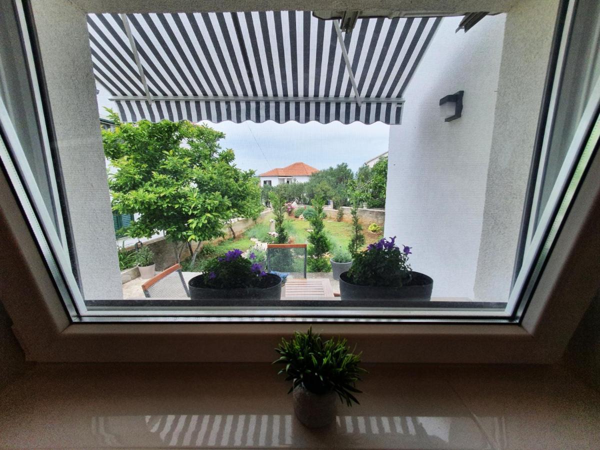 Apartmani Daniela Murter Eksteriør bilde