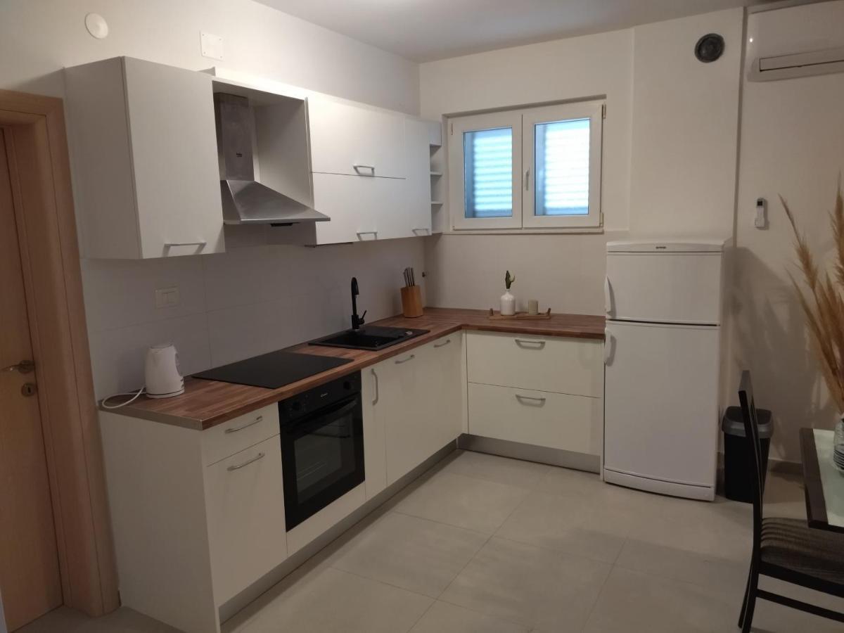 Apartmani Daniela Murter Eksteriør bilde
